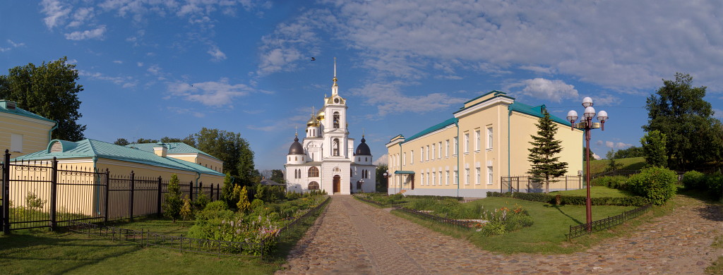 Дорожка к Успенскому собору